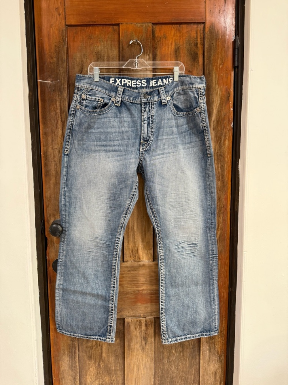 Express Men's Relaxed Light Blue Washed Jeans